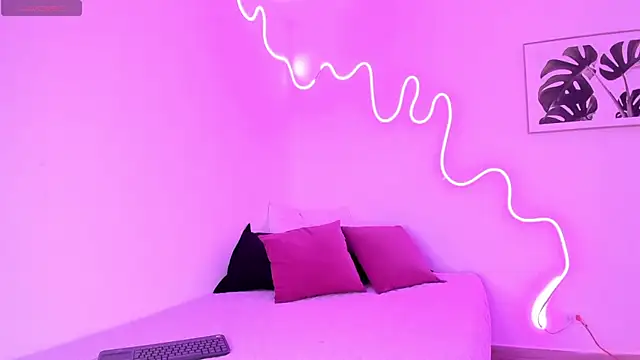 Tiffany brownn online show from 09/26/25, 07:40