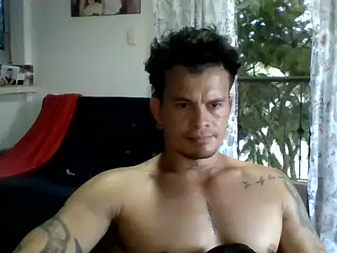 Snapshot of XavierFox1 chatting on 09/23/25, 10:35 XavierFox1 online show from 09/23/25, 10:35