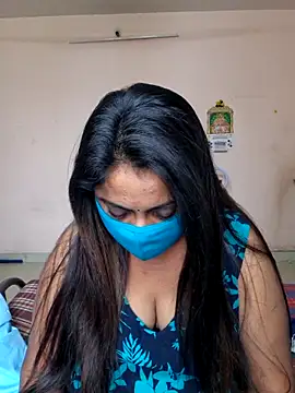 Snapshot of queendivya chatting on 06/19/26, 01:43 queendivya online show from 06/19/26, 01:43
