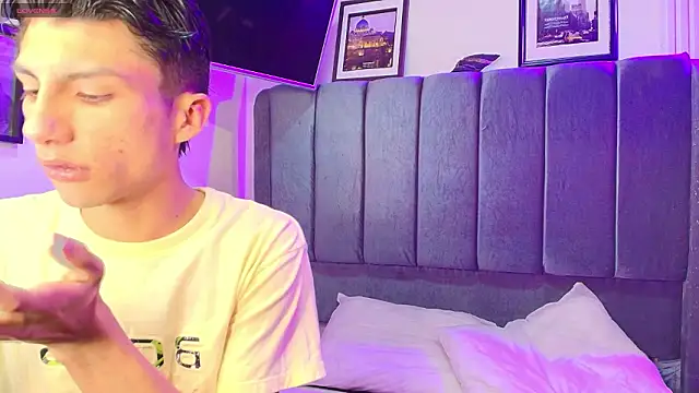 Snapshot of Erick_Velveth chatting on 03/22/26, 07:23 Erick Velveth online show from 03/22/26, 07:23