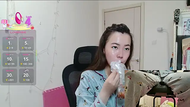 Snapshot of sallycui chatting on 12/17/25, 01:00 sallycui online show from 12/17/25, 01:00