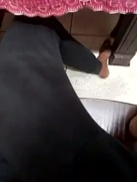 Snapshot of crish09 chatting on 11/07/25, 02:39 crish09 online show from 11/07/25, 02:39