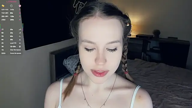 Snapshot of MaliaBourraine chatting on 12/14/25, 07:03 MaliaBourraine online show from 12/14/25, 07:03