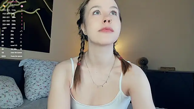 Snapshot of MaliaBourraine chatting on 12/15/25, 07:12 MaliaBourraine online show from 12/15/25, 07:12