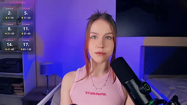 Snapshot of MaliaBourraine chatting on 02/17/26, 07:27 MaliaBourraine online show from 02/17/26, 07:27