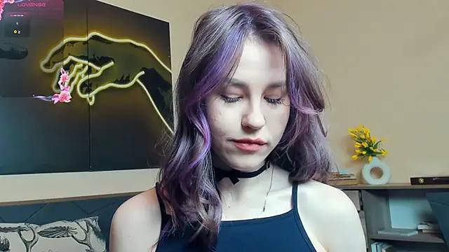 MaliaBourraine online show from 06/13/26, 07:39