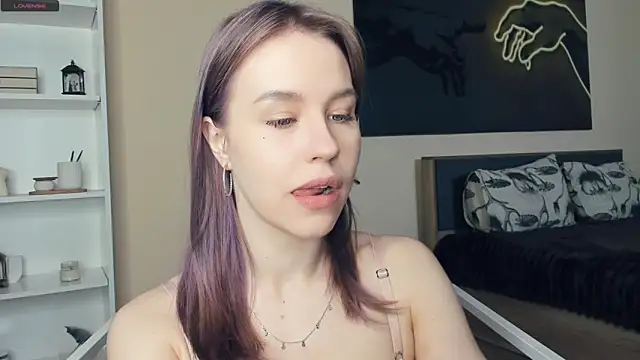 MaliaBourraine online show from 06/15/26, 07:43