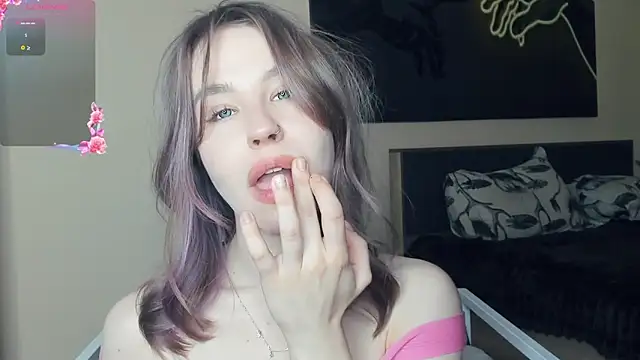 MaliaBourraine online show from 06/19/26, 08:07