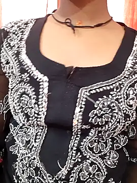 pari rani7 online show from 12/17/25, 03:45