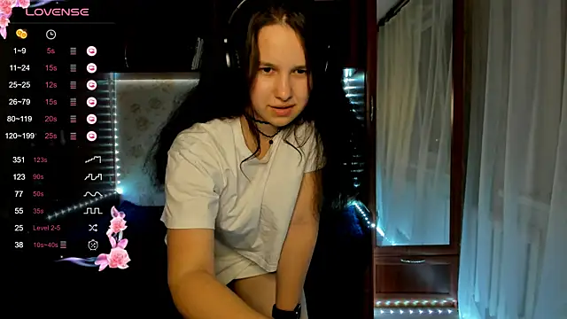 MandaDestiche online show from 10/31/25, 05:47