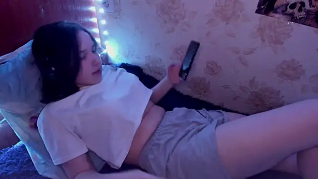 MandaDestiche online show from 11/16/25, 05:18