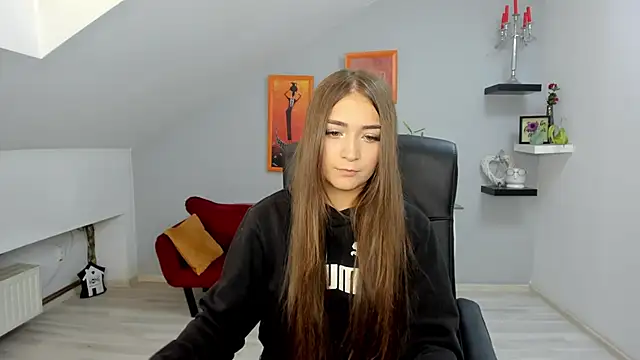 EllaClarke online show from 10/05/25, 10:57