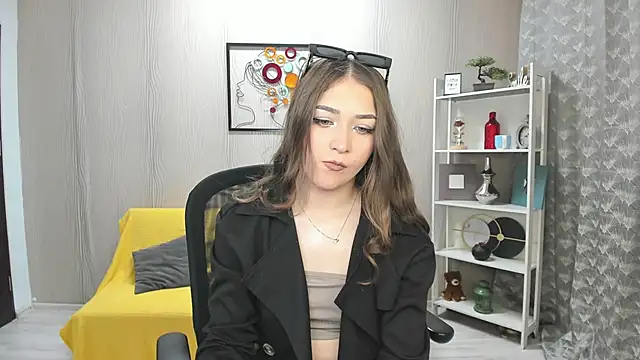 Snapshot of EllaClarke chatting on 05/02/26, 10:42 EllaClarke online show from 05/02/26, 10:42