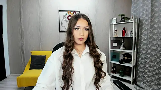 EllaClarke online show from 06/13/26, 09:51