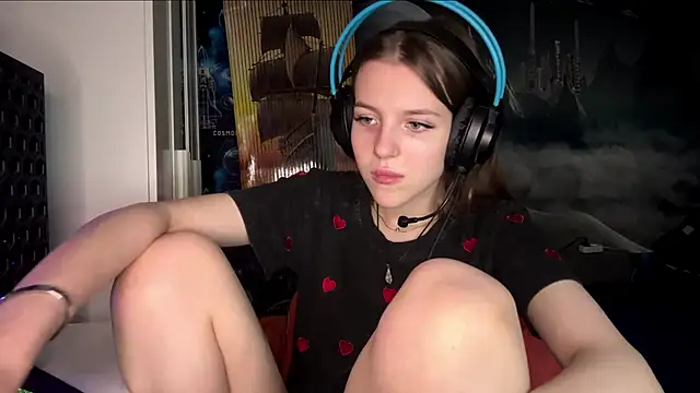 Elira Breeze online show from 11/05/25, 12:38