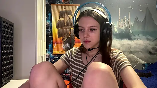 Elira Breeze online show from 11/07/25, 01:55