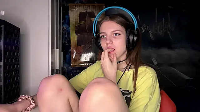 Elira Breeze online show from 11/09/25, 01:09