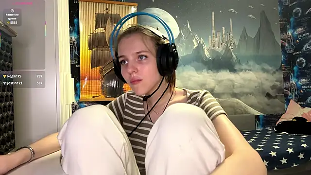 Elira Breeze online show from 11/27/25, 01:24