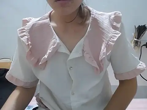 Snapshot of Hannie_26 chatting on 10/28/25, 02:09 Hannie 26 online show from 10/28/25, 02:09