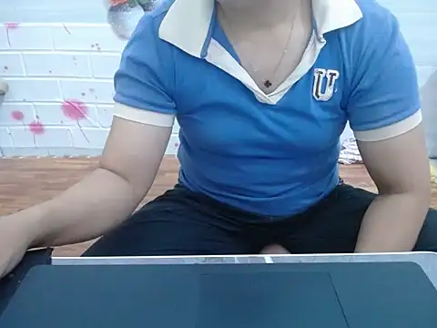 Snapshot of Hannie_26 chatting on 11/06/25, 01:01 Hannie 26 online show from 11/06/25, 01:01