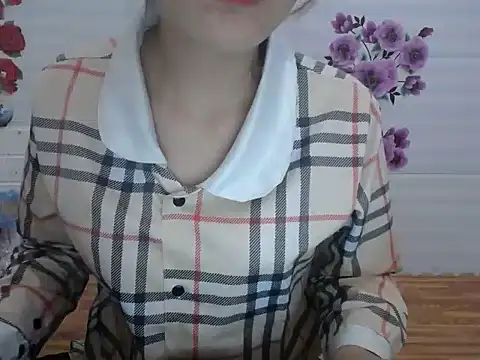 Snapshot of Hannie_26 chatting on 11/17/25, 02:01 Hannie 26 online show from 11/17/25, 02:01