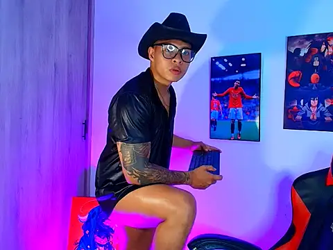 Snapshot of evan_greey chatting on 10/31/25, 01:06 evan greey online show from 10/31/25, 01:06