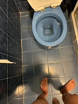 Snapshot of leeyoung_ chatting on 10/11/25, 07:23 leeyoung  online show from 10/11/25, 07:23