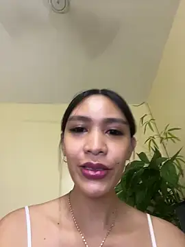 Snapshot of UrIdealGirl_Jade chatting on 05/24/26, 02:11 UrIdealGirl Jade online show from 05/24/26, 02:11