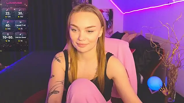 KitsyMoore online show from 10/04/25, 04:49