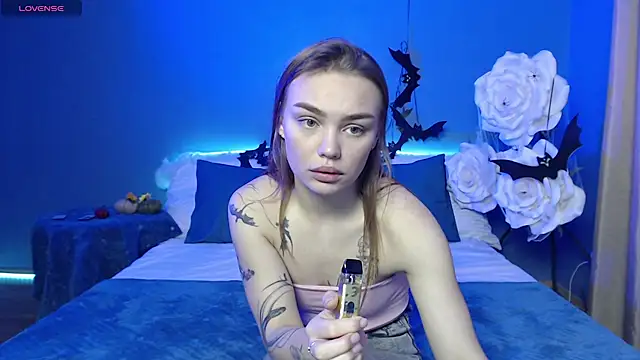 KitsyMoore online show from 11/06/25, 01:23