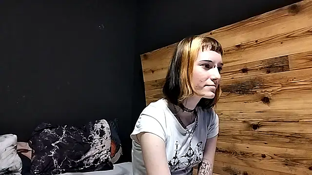 Snapshot of JenaeRadloff chatting on 10/07/25, 06:21 JenaeRadloff online show from 10/07/25, 06:21