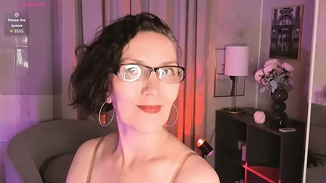 Snapshot of Irene_Marlow chatting on 06/08/26, 01:44 Irene Marlow online show from 06/08/26, 01:44