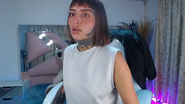 Snapshot of Gyal_8_ chatting on 10/10/25, 03:16 Gyal 8 online show from 10/10/25, 03:16