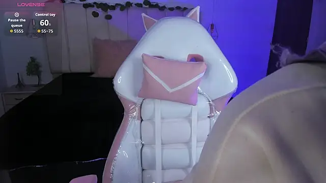 Gyal 8  online show from 12/02/25, 04:07