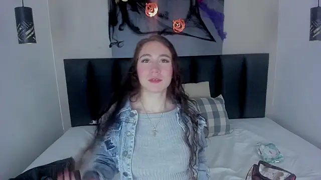 Snapshot of MyApril__ chatting on 10/31/25, 11:33 MyApril online show from 10/31/25, 11:33