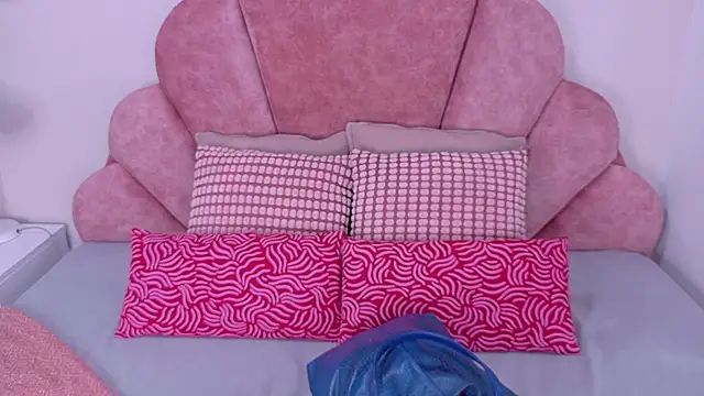 Snapshot of MyApril__ chatting on 11/13/25, 11:42 MyApril online show from 11/13/25, 11:42