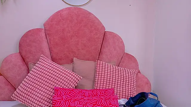 Snapshot of MyApril__ chatting on 11/14/25, 11:42 MyApril online show from 11/14/25, 11:42