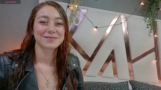 Snapshot of MyApril__ chatting on 11/19/25, 11:43 MyApril online show from 11/19/25, 11:43