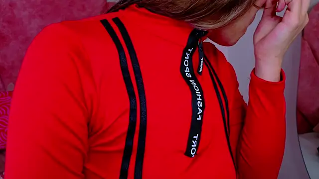 Snapshot of MyApril__ chatting on 12/15/25, 11:36 MyApril online show from 12/15/25, 11:36