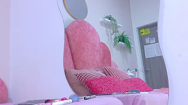 MyApril   online show from 06/05/26, 12:33
