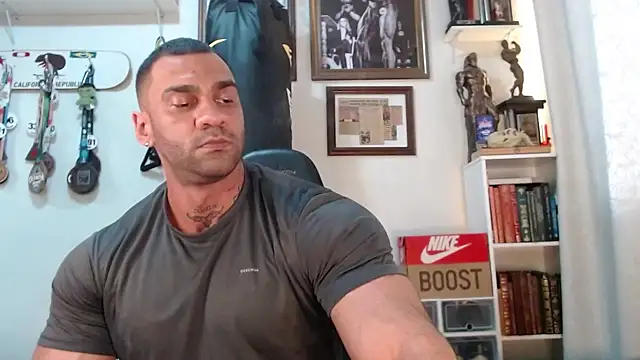 Snapshot of henryhadesflirt chatting on 12/21/25, 06:04 henryhadesflirt online show from 12/21/25, 06:04