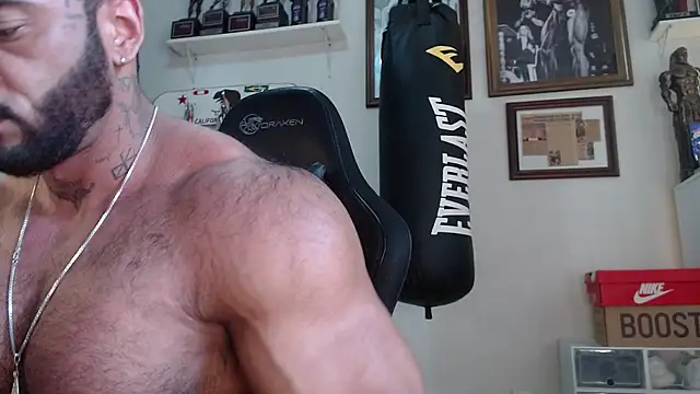 Snapshot of henryhadesflirt chatting on 04/05/26, 11:40 henryhadesflirt online show from 04/05/26, 11:40