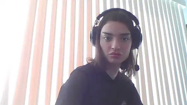 Snapshot of Luna_Samosienko chatting on 10/05/25, 02:48 Luna Samosienko online show from 10/05/25, 02:48