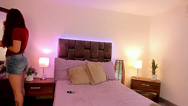 Snapshot of Aliccecullen chatting on 10/08/25, 01:09 Aliccecullen online show from 10/08/25, 01:09