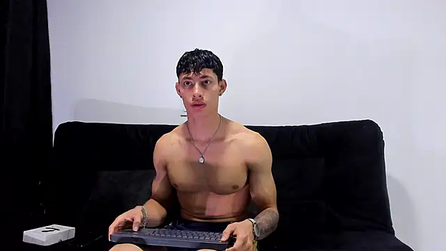 Snapshot of jey_cox23 chatting on 01/07/26, 11:01 jey cox23 online show from 01/07/26, 11:01