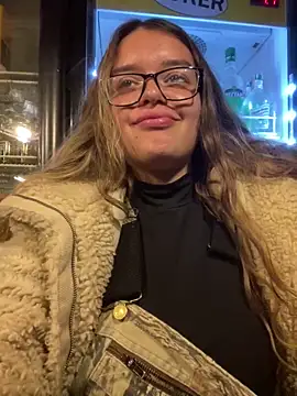 Aphrill online show from 10/16/25, 04:24