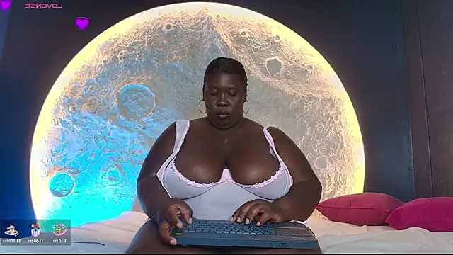 CarolinaGomez  online show from 11/22/25, 07:13