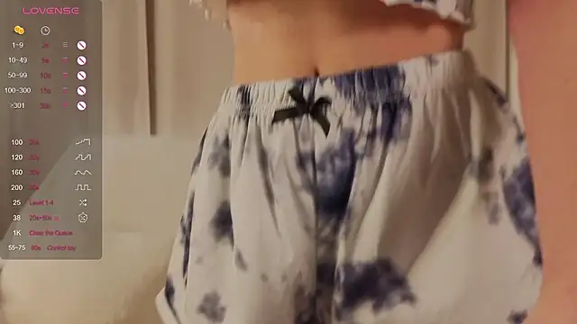 Snapshot of blooming_rosee chatting on 02/20/26, 10:32 blooming rosee online show from 02/20/26, 10:32