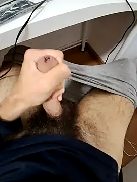 Snapshot of mecumming2 chatting on 09/19/25, 10:27 mecumming2 online show from 09/19/25, 10:27