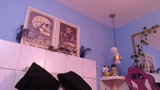 PenelopeBond online show from 12/17/25, 08:26